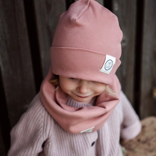 Cosy Roots Organic Rib Beanie - Dusty Rose Close Up