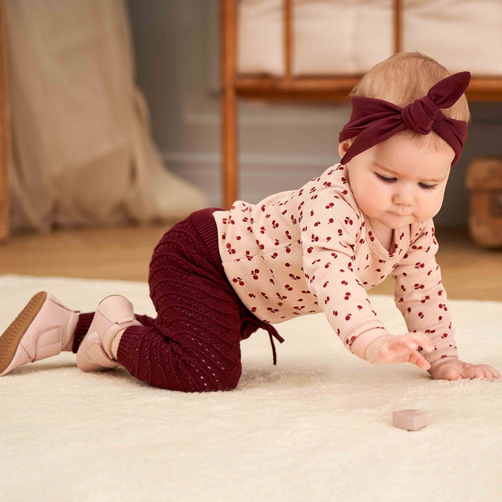 Müsli Baby Strickhose 'Needle Out' Tragebild